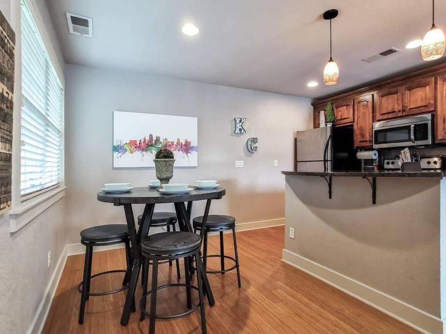 Amazing Locale 2Kingbr 1Bth Kansas City Exterior foto