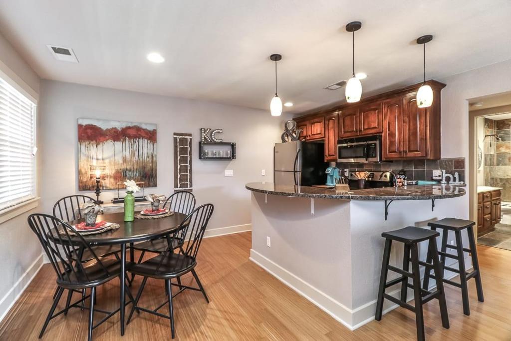 Amazing Locale 2Kingbr 1Bth Kansas City Exterior foto
