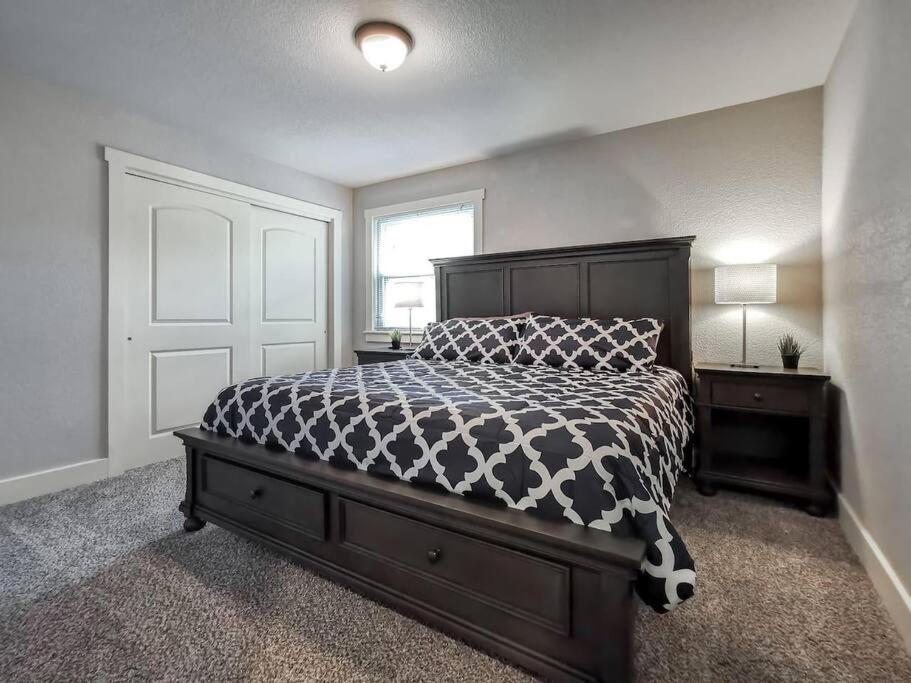 Amazing Locale 2Kingbr 1Bth Kansas City Exterior foto