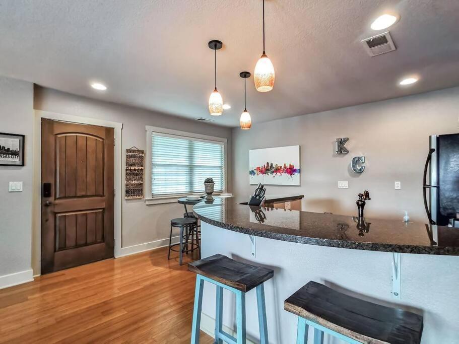 Amazing Locale 2Kingbr 1Bth Kansas City Exterior foto