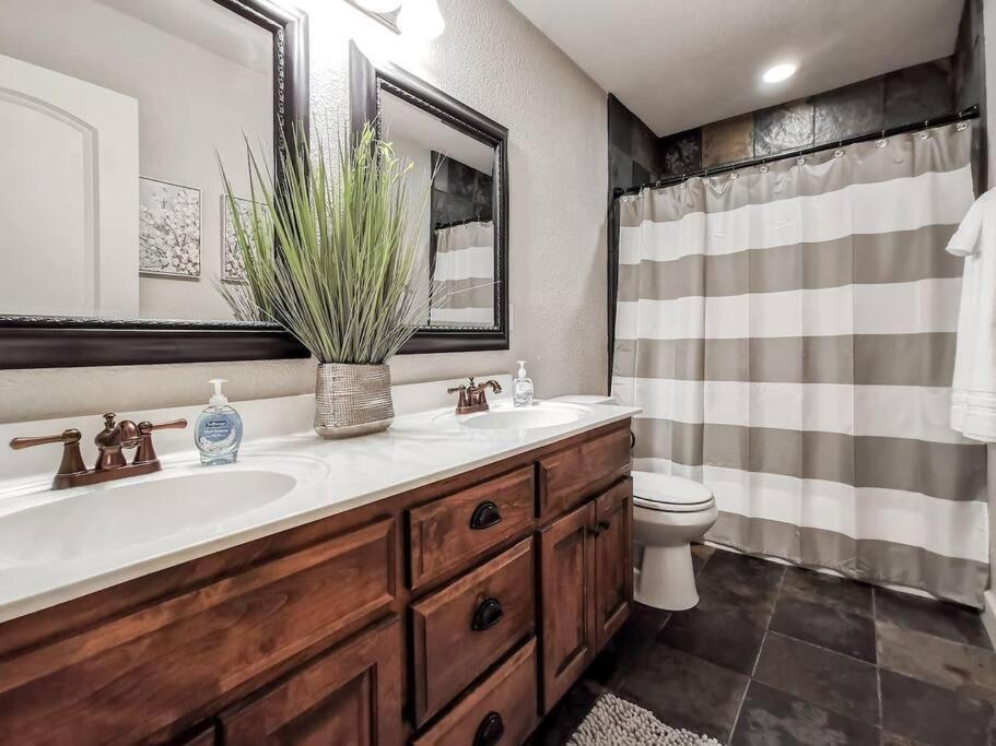 Amazing Locale 2Kingbr 1Bth Kansas City Exterior foto